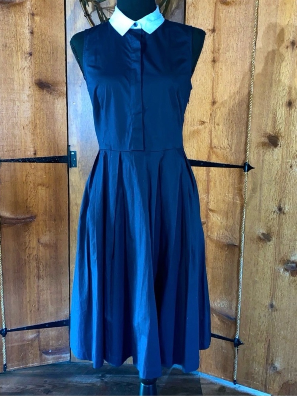 Tommy Hilfiger - Sleeveless Fit-and-Flare Pleated Dress with Contrast Collar